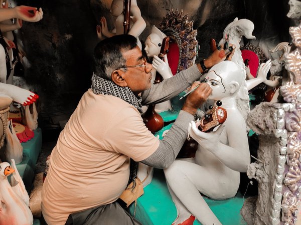 Quels sont les avantages des ateliers de sculpture pour la motricité fine des seniors?